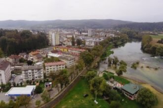 SUĐENJE ZA ZLOČINE U BOSANSKOM NOVOM: Na teret optuženim stavljena su ubistva, prisilni nestanak i nečovječno postupanje