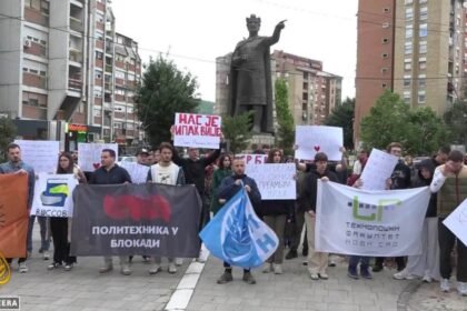 Studenti iz Srbije u S. Mitrovici: Tišina za žrtve iz Novog Sada i podrška Srbima na Kosovu