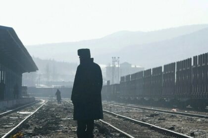 Ruski vlak naletio na eksploziv postavljen ispod tračnica: Zaustavljen promet, hitne službe na terenu