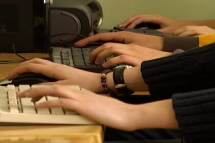 Predatori stvoreni umjetnom inteligencijom, kako zaštititi djecu na internetu