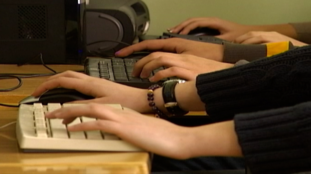 Predatori stvoreni umjetnom inteligencijom, kako zaštititi djecu na internetu