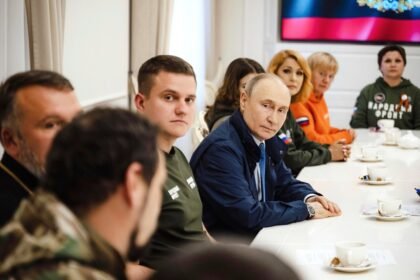 Ruski Putin posjetio je Kursk jer Ukrajina kaže da je šest ubijeno u štrajku projektila
