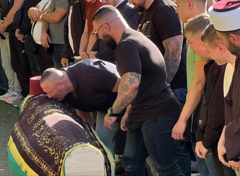 Klanjana dženaza Benjaminu Spahoviću koji je život izgubio u saobraćajnoj nesreći na Skenderiji