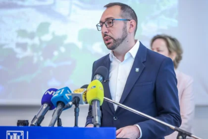 Tomašević opovrgava ministarstvo: Primopredaja bolnice u Blatu bila 14. svibnja