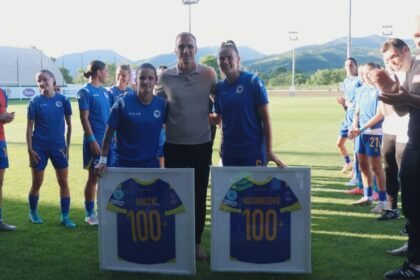 Aida Hadžić i Melisa Hasanbegović dobile uokvirene dresove sa brojem 100+