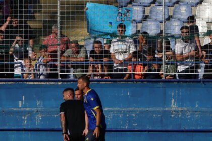 Džeku dočekalo na Grbavici: “Vrati se doma. Čekaju te Manijaci!”
