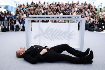 Kada 40 pesama i jedna životna priča stanu u film: Dokumentarac „Bono: Stories of Surrender“ stiže na TV