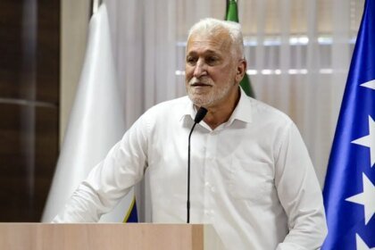HADŽIĆI: Privatne tužbe bivšeg načelnika Ejubovića plaćaju građani