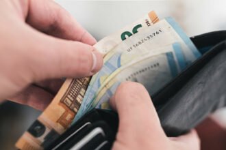 Banka jedne europske države upozorila: “Pripremite novac u gotovini, ovoliko je dovoljno za tri dana”