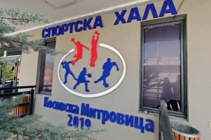 Policija u sportskoj dvorani u Kosovskoj Mitrovici – preuzeto slike Đokovića i Divca