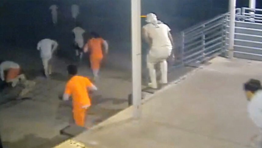 Zatvorenici pobježu u zatvoru New Orleans kroz rupu iza toaleta