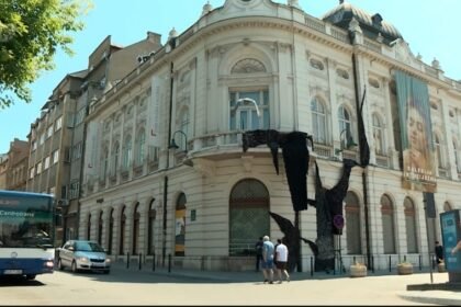 ‘PARA NEMA! I NIKO(M) NIŠTA!’: Umjetnička galerija BiH bez plata, uprkos obećanjima s potpisivanja uživo