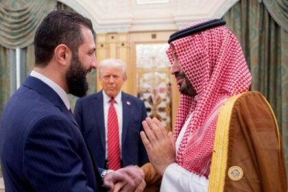 Amerikanci su za njegovu glavu nudili 10 milijuna eura, a sad se rukuje s Trumpom i Macronom: “Mladi, atraktivni tip”