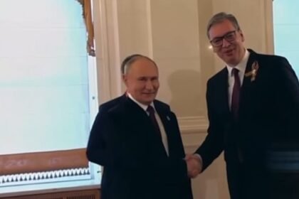 Svečana večera započela je u Kremlju, Putin je pozdravio predsjednika Vučića