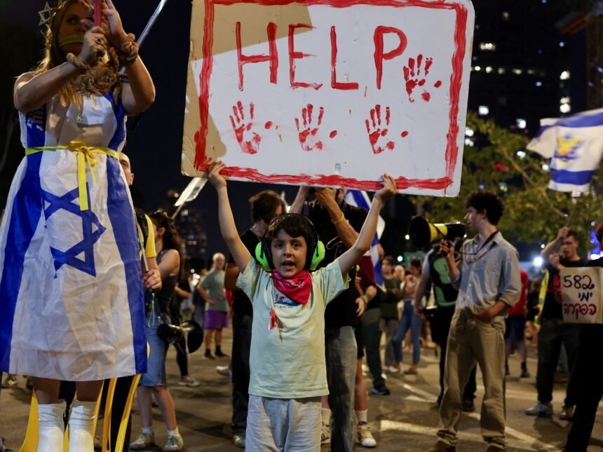 Izraelski demonstranti u Tel Avivu zahtijevaju kraj rata na Gazu