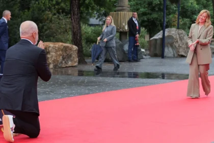 Rama dočekao premijerku Meloni na koljenima