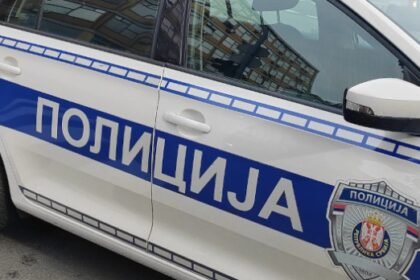 Čovjek je uhapšen ko je oskvrnuo komemorativno mjesto za žrtve pale nadstrešnice