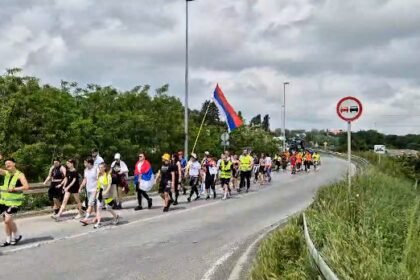 “Mart na Drini”, studenti i srednjoškolci šetaju prema Loznici; 12. Gol Dana ultramaratona je Stuttgart