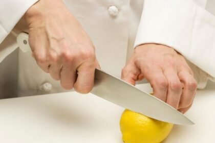 LIMUN NE PROPADA TAKO BRZO, ALI…: Ostat će svjež i do mjesec dana ako ga čuvate na ovom mjestu u kuhinji