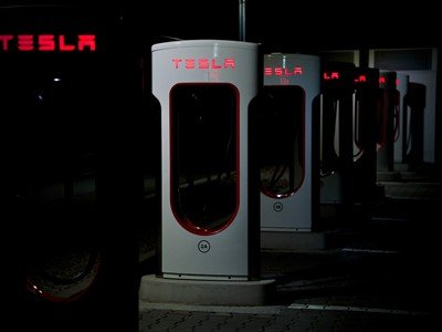 Savezne države tuže Trumpa zbog obustave programa za punionice električnih vozila