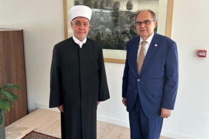 SCHMIDT SA REISOM: ‘Mladima trebaju lideri koji će svojim primjerom pokazati kako se suočiti s naslijeđem genocida’