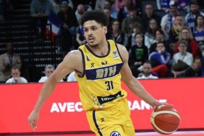Xavier Castaneda karijeru nastavlja u Španiji