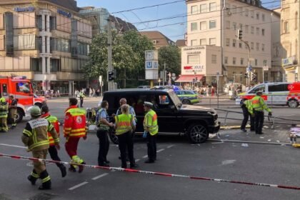 Automobil je pogodio grupu pješaka u Stuttgartu, osam povrijeđenih