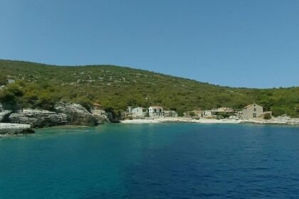 NJEMAČKI TURISTA NA VISU OTPLOVIO BARKOM, SUPRUGA SVE GLEDALA: Sada su našli tijelo