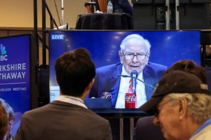 Warren Buffett će se povući kao generalni direktor Berkshire Hathaway na kraju 2025. godine