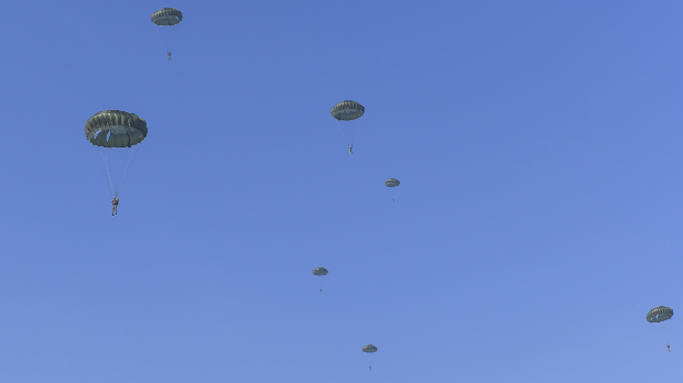 Nesreća na vojnom aerodromu NIS-a, član 63 ubijenih. Parachute brigada