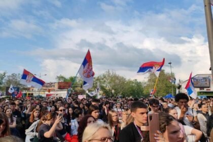 Maratonci su nastavili put do Brisela, pješacima u Novi Sad; Protestne šetnje u nekoliko gradova
