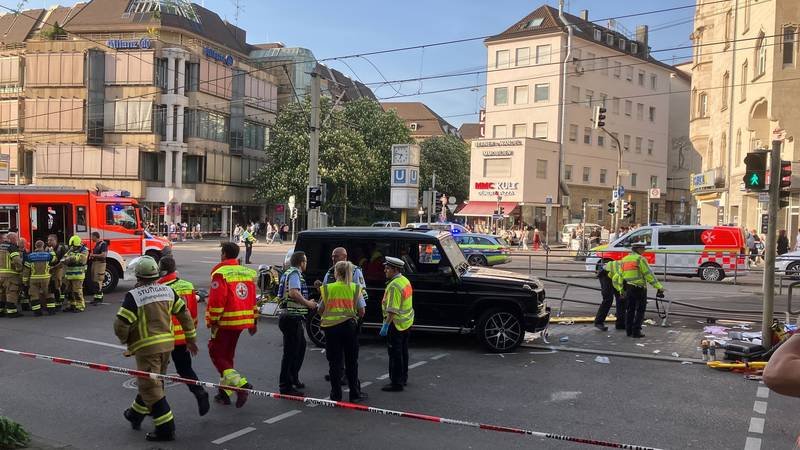 Žena podlegla ozljedama nakon naleta auta u Stuttgartu