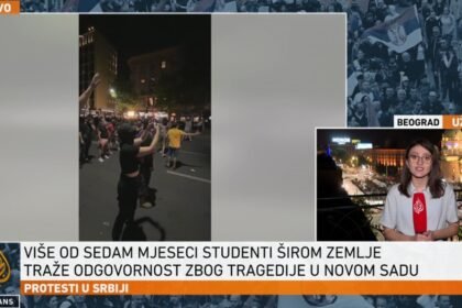 Kordoni žandarmerije između suprotstavljenih strana kod Skupštine Srbije