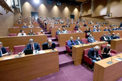 Polovica saborskih zastupnika kandidati na izborima