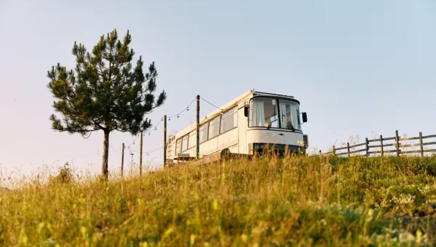 Vikendica na retro točkovima: Kako je autobus iz doba SFRJ dobio novi život?