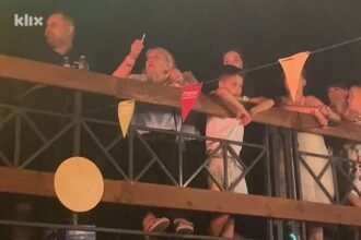 “Evo Sejdo opet snjegova”: Supruga Halida Bešlića pratila koncert u Sarajevu, u publici i njegovi unuci