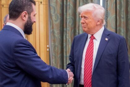 Trump formalno naređuje podizanje sirijske sankcije