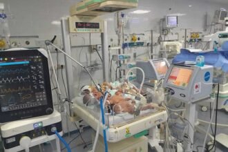Očajni doktori u Gazi stavljaju više beba u jedan inkubator, goriva skoro da je nestalo