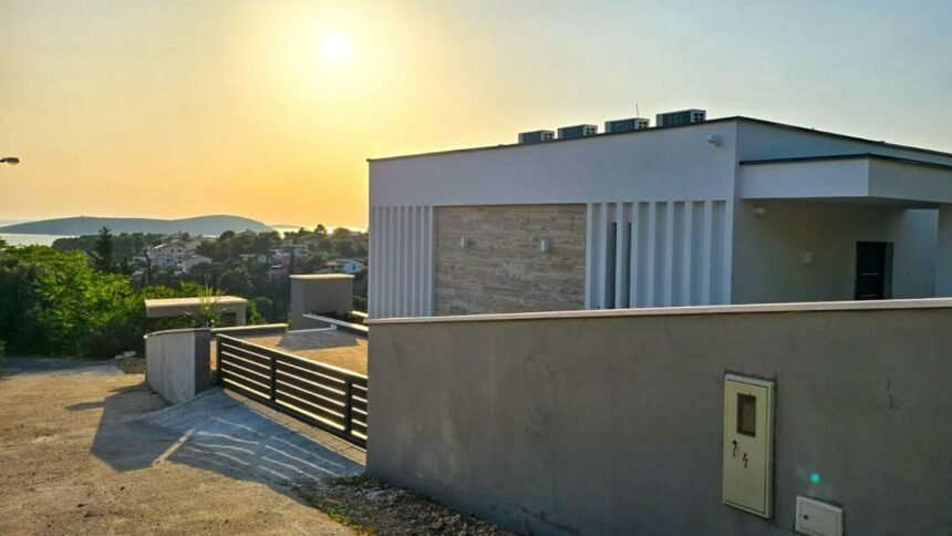 Investicija u mir i mediteranski način života: Luksuzna vila na Šolti s pogledom koji liječi