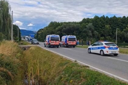 TEŠKA NESREĆA U KRAJINI: Dvije osobe prevezene u bolnicu…
