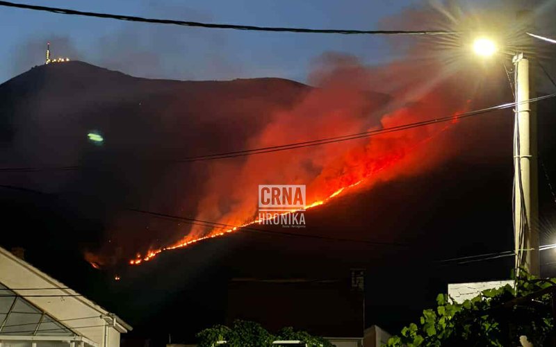Požar kod Trebinja još nije ugašen: Vatrogasci i helikopteri MUP-a RS-a vode višednevnu bitku