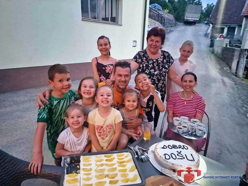 Sedmočlana porodica Ćališ vratila se u BiH: Život u Hrvatskoj nismo mogli financijski izdržati
