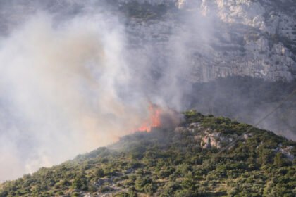 Policija otkrila što je uzrok požara na Kozjaku: Na terenu 112 vatrogasaca i 35 vozila