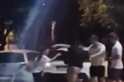 Pješak se potukao sa vozačem nakon što mu je zamalo pregazio dijete