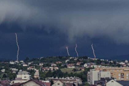 Nevrijeme u Slavoniji! Gotovo tri tisuće ljudi ostalo bez struje