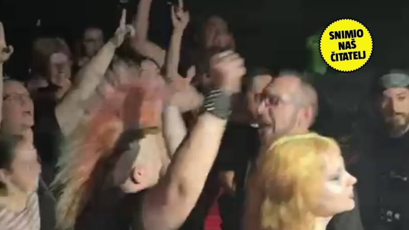 VIDEO Pogledajte kako se Tomašević razbacao na koncertu Mile Kekina: ‘Bili smo mokri’
