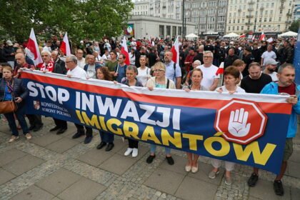 Poljaci izašli na ulice zbog migranata, skup predvodila desničarska “Konfederacija”