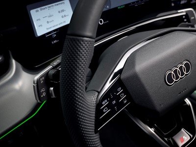 Audijev novi Q3 ima urnebesno riješen raspored funkcija na ručicama iza upravljača