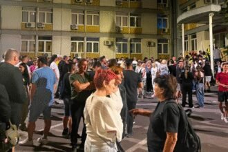 Protest ispred zgrade suda u Užicu za hapšenje osumnjičenog zrelosti za napad na novinara Informera