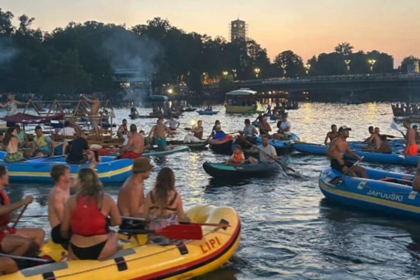 PREKRASNI PRIZORI IZ KRAJINE: Učesnici druge etape Una regate stigli u Bihać pod bakljadom